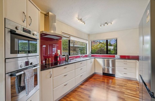 Queenstown City Centre House | Remarkable View in Central Queenstown - 5 bedrooms, 2.5 bathrooms house