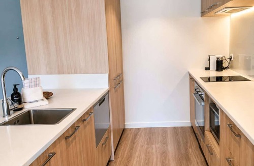 Frankton Apartment | Remarkables Park: Modern Apartment with Parking