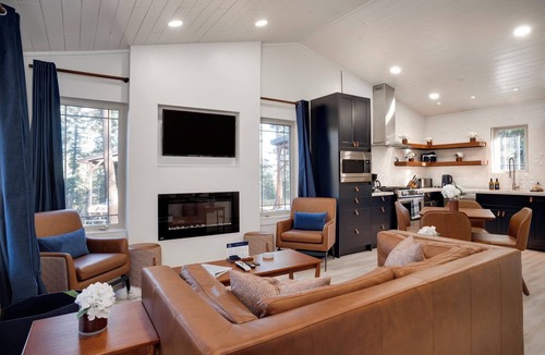 Angel Fire Cabin | Remodeld Cabin in the Woods, King Bed,