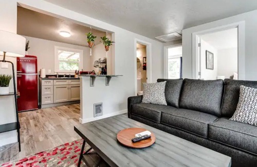 Eugene Apartment | Remodeled 2 bdrm duplex near the U of O