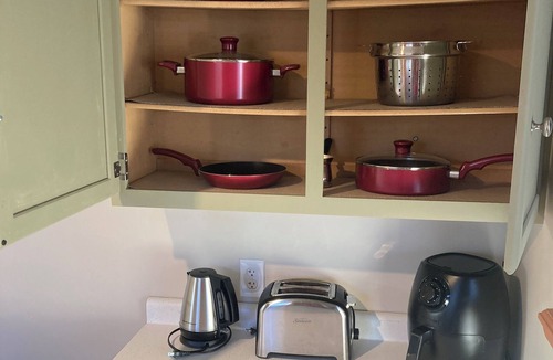 Clifton Apartment | Remodeled 2-bedroom apartment in Clifton WiFi, AC near UC and Hospitals