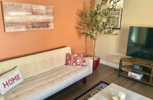 Clifton Apartment | Remodeled 2-bedroom apartment in Clifton WiFi, AC near UC and Hospitals