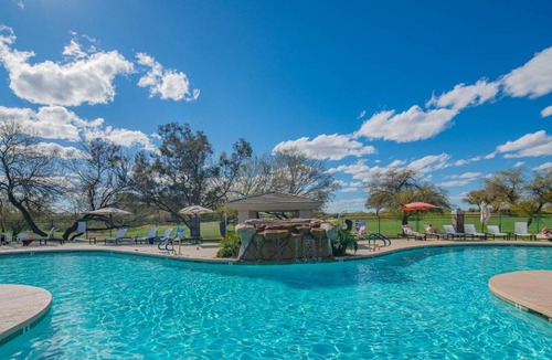 Kierland Apartment | Remodeled 2-Queen 2BR Suite Retail & Sun Oasis