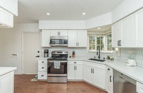 Land Park House | Remodeled 2br/2bath in Charming Land Park
