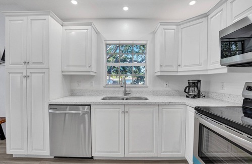 South Lake House | REMODELED 5BR HOLLYWOOD HOUSE W/PRIVATE HEATED POOL & GAME ROOM, NEAR BEACH