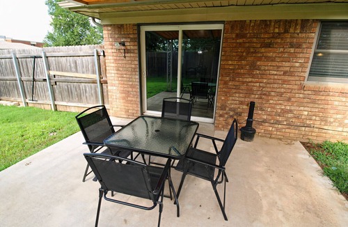 Broken Arrow House | Remodeled Broken Arrow Home -Dogs OK -Safe Location -Fully Privacy Fenced Yard