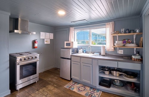 Long Beach House | Remodeled | Downtown Long Beach (The Nest)
