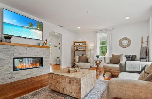 St. Augustine House | Remodeled Historic 1800s Carriage House, The Castle Garden, Colonial Modern Mansion