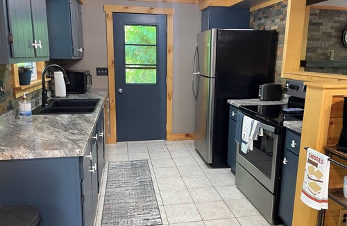 Hesston House | Remodeled home less than 1 mile from entrance to Seven Points at Raystown Lake