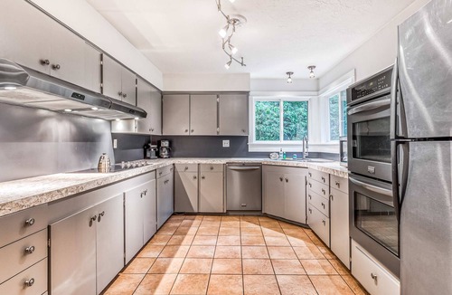 Rhododendron Cabin | Remodeled home with large yard & kitchen in lovely forest setting - dog-friendly
