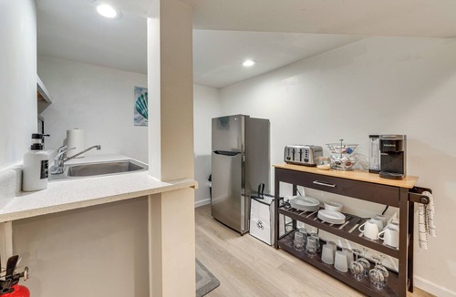 Maple Leaf Apartment | Remodeled Maple Leaf Basement Apt! 7 Mi to Seattle