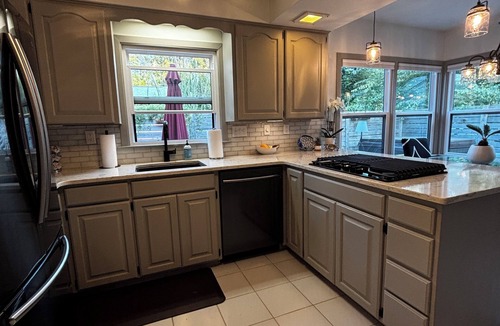 Iowa City House | Remodeled Mid-Century home in Manville Hts walk to campus, Kinnick UIHC & Carver