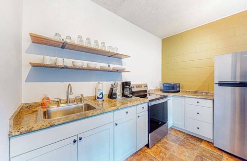 Waynesville House | Remodeled mountain studio close to downtown with full kitchen, firepit, & patio