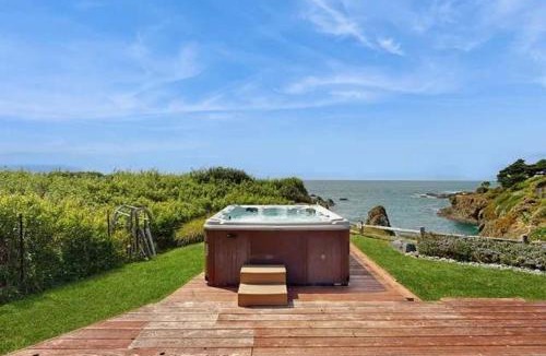 Mendocino House | Remodeled oceanfront estate with Studio Cottage