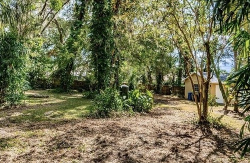East County Civic Group House | Remodeled Open floor Plan -Private house with a large yard - Pet Friendly