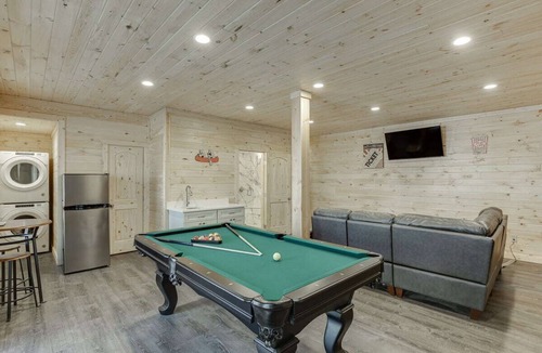 Helen Cabin | Remodeled Spacious Cabin Near Helen, Georgia