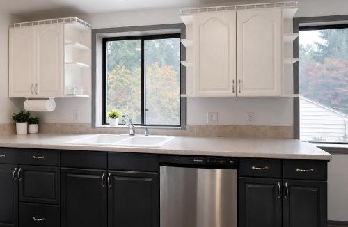North City House | Remodeled, Spacious, Modern Retreat 5 BR, 3BA, 2KIT