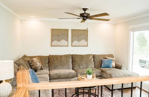 Bowling Green House | Remodeled split-level home with southern charm. Pet-Friendly!