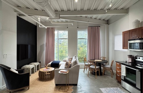 Athens Apartment | Remodeled Studio Condo - Perfect for Game Days!