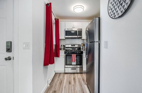 Hilltop Apartment | Remodeled Studio in Heart of DT Tacoma - 5