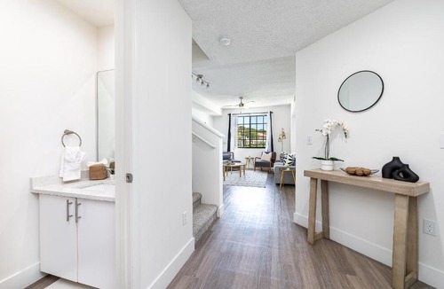 Delray Beach Apartment | Remodeled Townhome with Pool & Lake Views in Gated