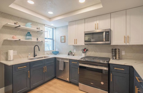 Kierland Condo | Remodeled Walkable King bd Adjacent Kierland Golf