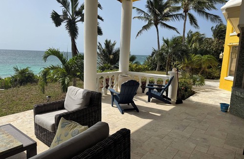 Savannah Sound Villa | Remote Beachfront Treasure 4-bedroom villa WiFi and AC on Windermere Eleuthera