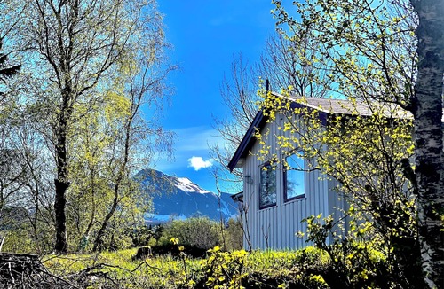 Gildeskal Cottage | Remote & Charming Island Getaway in a Norwegian Cottage w/Boat & hidden Beaches