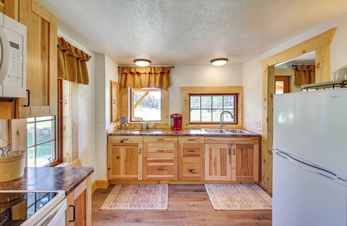 Custer Cabin | Remote Custer Cabin w/ Fire Pit & Near State Park!