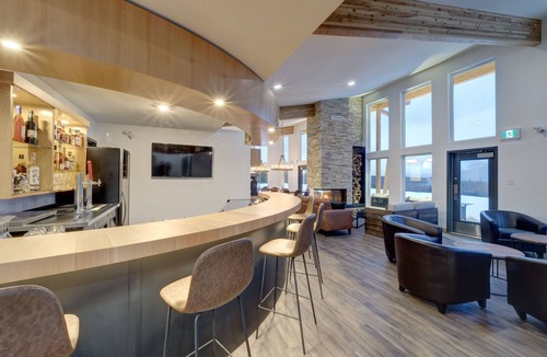 Usk House | Remote Luxury Waterfront Mountain Estate