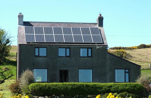 Goodwick House | Remote Peaceful Cottage. Great for families. Panoramic Views & Skies. Fresh Air.