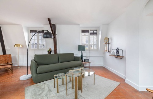 Marais Apartment | Renaissance, 2BR/1BA, 5 people