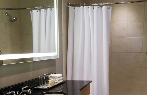 O'Hare Hotel | Renaissance Chicago O'Hare Suites Hotel
