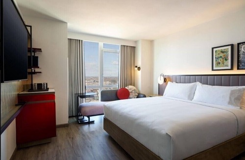 Flushing Chinatown Hotel | Renaissance New York Flushing Hotel at Tangram