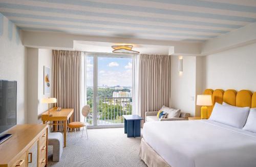Lake Buena Vista Resort | Renaissance Orlando Resort - Disney Springs Area