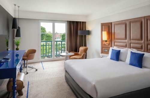 Rueil-Malmaison Hotel | Renaissance Paris Hippodrome de St. Cloud Hotel