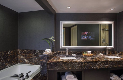 North Hills Hotel | Renaissance Raleigh North Hills Hotel