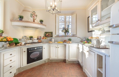 Lucca Villa | RENAISSANCE WINERY VILLA AMONG THE VINEYARDS, 9 BEDROOMS, 7 BATHS, WIFI, AIR CON