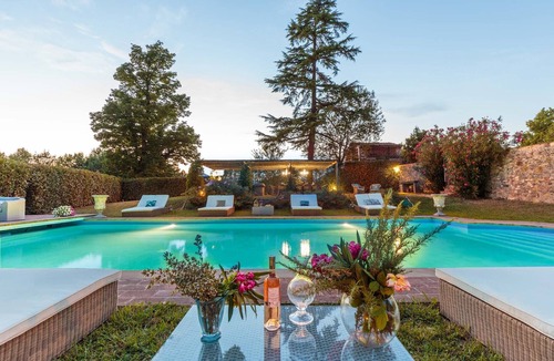 Lucca Villa | RENAISSANCE WINERY VILLA AMONG THE VINEYARDS, 9 BEDROOMS, 7 BATHS, WIFI, AIR CON