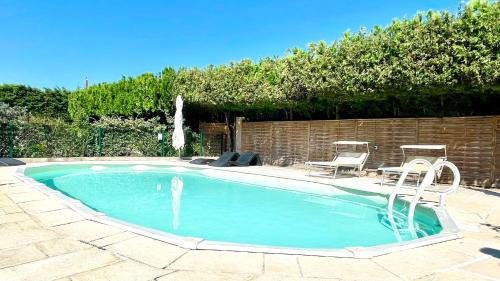 Cheval-Blanc Apartment | Rendez-vous avec les cigales - gîte 6 personnes 100m2 - piscine privée - Climatisation-moustiquaires