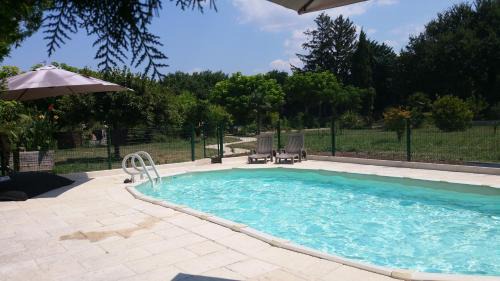 Cheval-Blanc Apartment | Rendez-vous avec les cigales - gîte 6 personnes 100m2 - piscine privée - Climatisation-moustiquaires