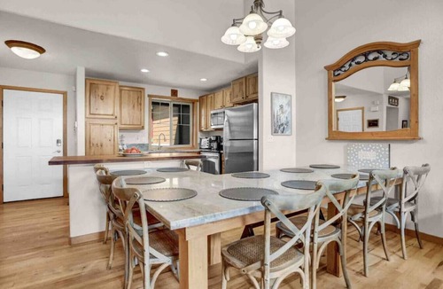 Rendezvous Villa | Rendezvous - Majestic Views|Hike|Bike|Ski and Ski Locker Available!