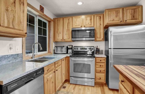 Rendezvous Villa | Rendezvous - Majestic Views|Hike|Bike|Ski and Ski Locker Available!