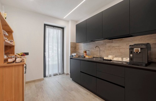 Saint-Pierre Apartment | 'Renetta' Room with Mountain View, Wi-Fi and Air Conditioning