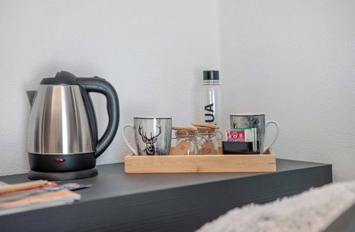 Saint-Pierre Apartment | 'Renetta' Room with Mountain View, Wi-Fi and Air Conditioning