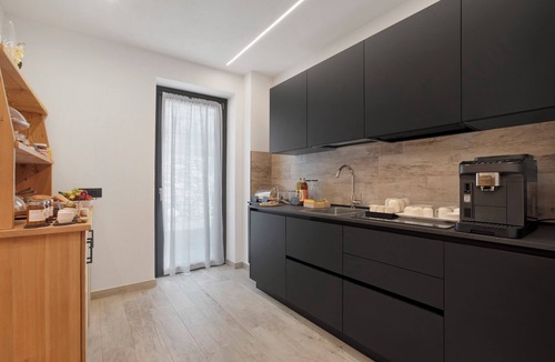 Saint-Pierre Apartment | 'Renetta' Room with Mountain View, Wi-Fi and Air Conditioning