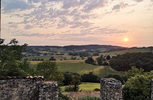Lacroisille House | Renovated 18th-century fortified farmhouse with view