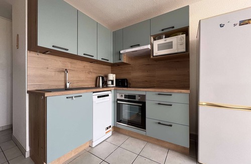 Port Rive Gauche Apartment | Renovated 2-bedroom apartment with pool and parking, sleeps 6 near the beach