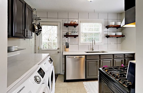 Greenwood House | Renovated 2-bedroom house with Yard in Safe and Quiet Nashville area