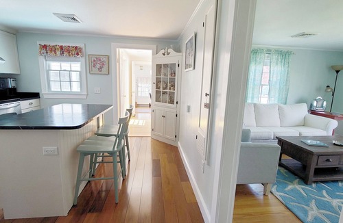 Eastham House | Renovated 2BD-Central Air, Deck, Enclosed Outdoor Shower, Close to Great Pond & Bike Trail